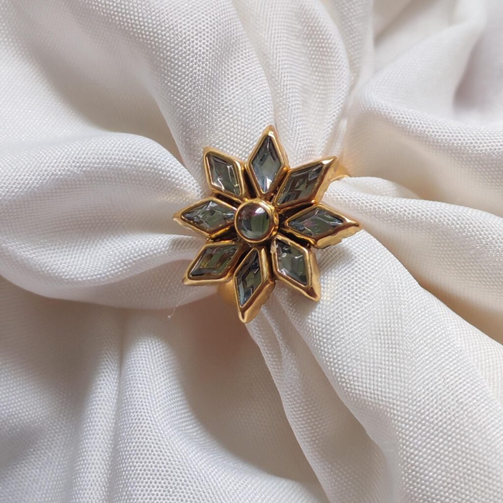 Gold star kundan ring with clear stones